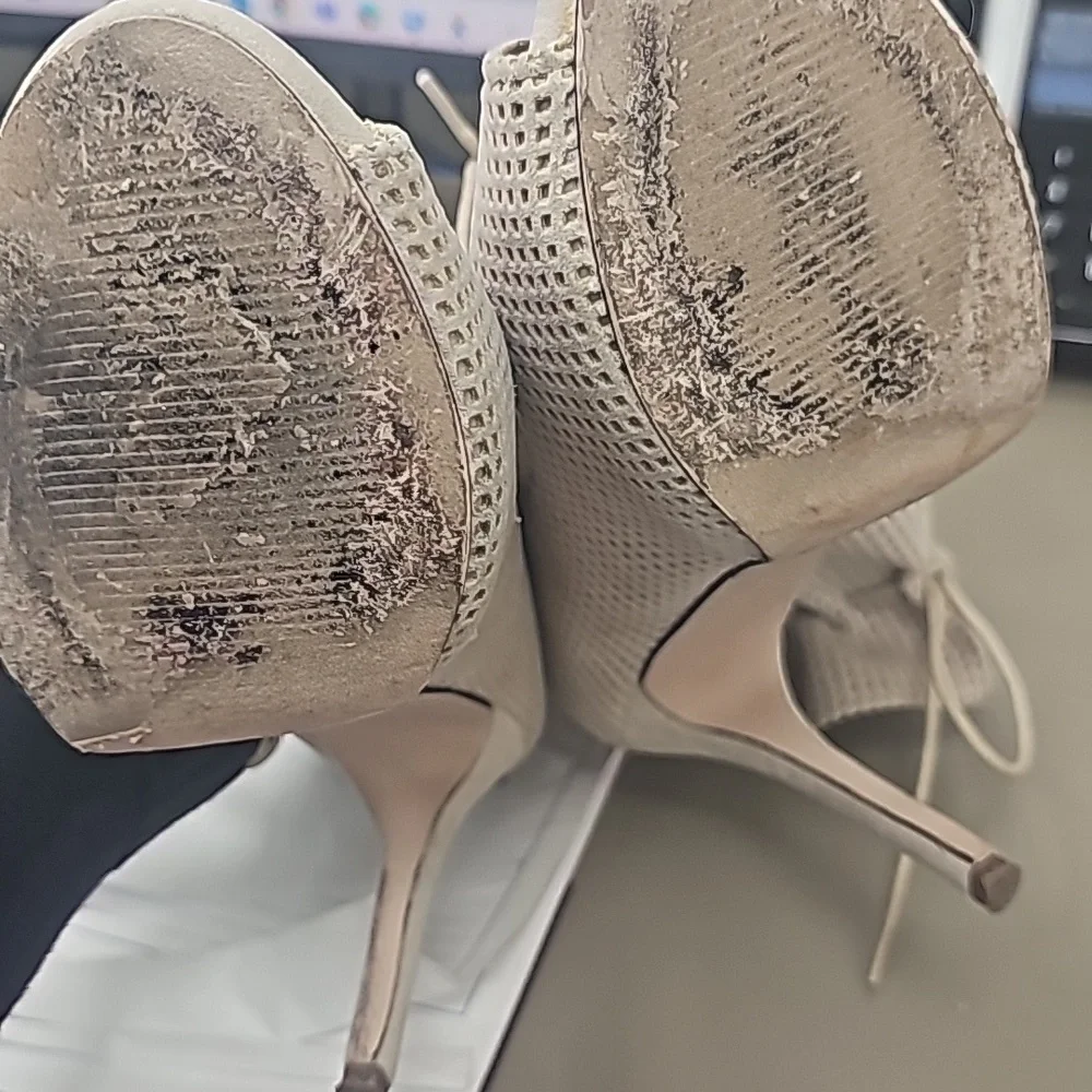 Perforated booties - Picture 5 of 5